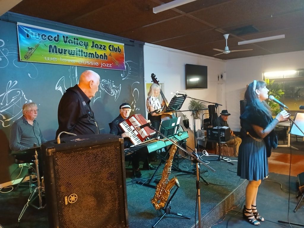 The Early Birds with a vocalist in a blue dress and a keyboard player