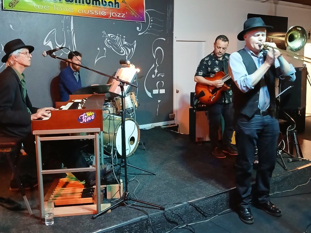 Pietro Fine at the Hammond organ, with a trumpeter in a hat and a guitarist
